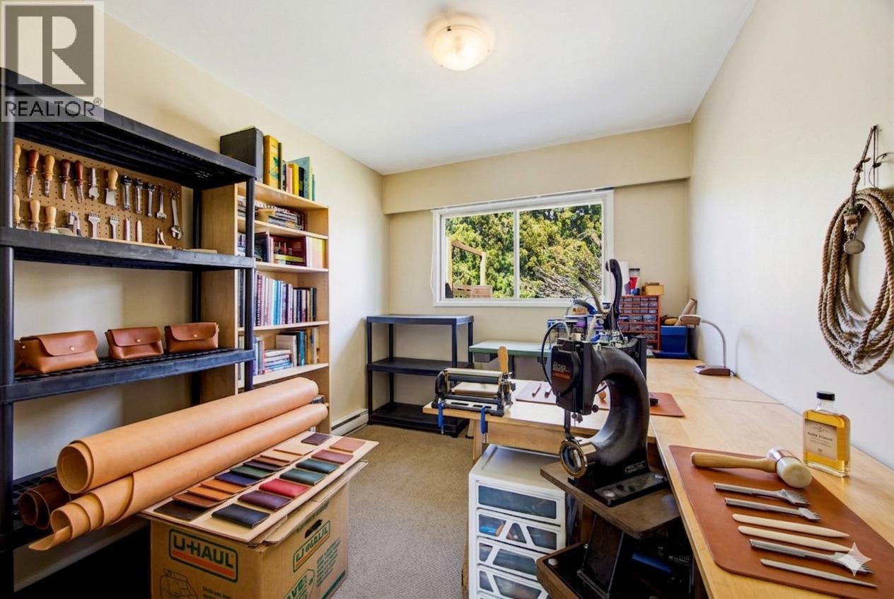 2768 VALLEYVIEW DRIVE - 13