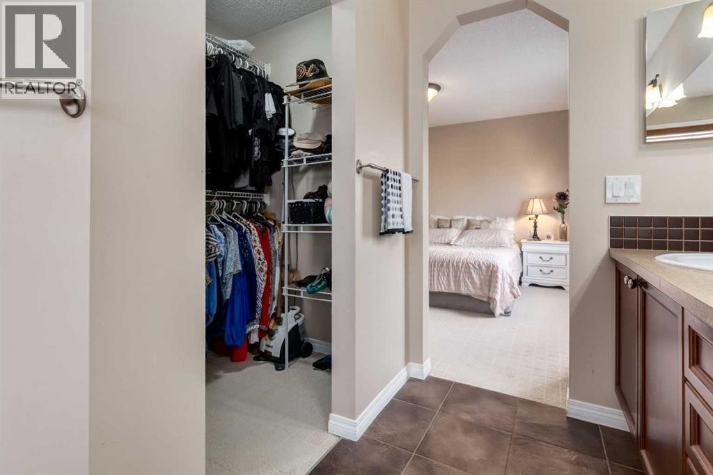 Single Family House for Sale in  Everglen Crescent SW Evergreen Calgary 