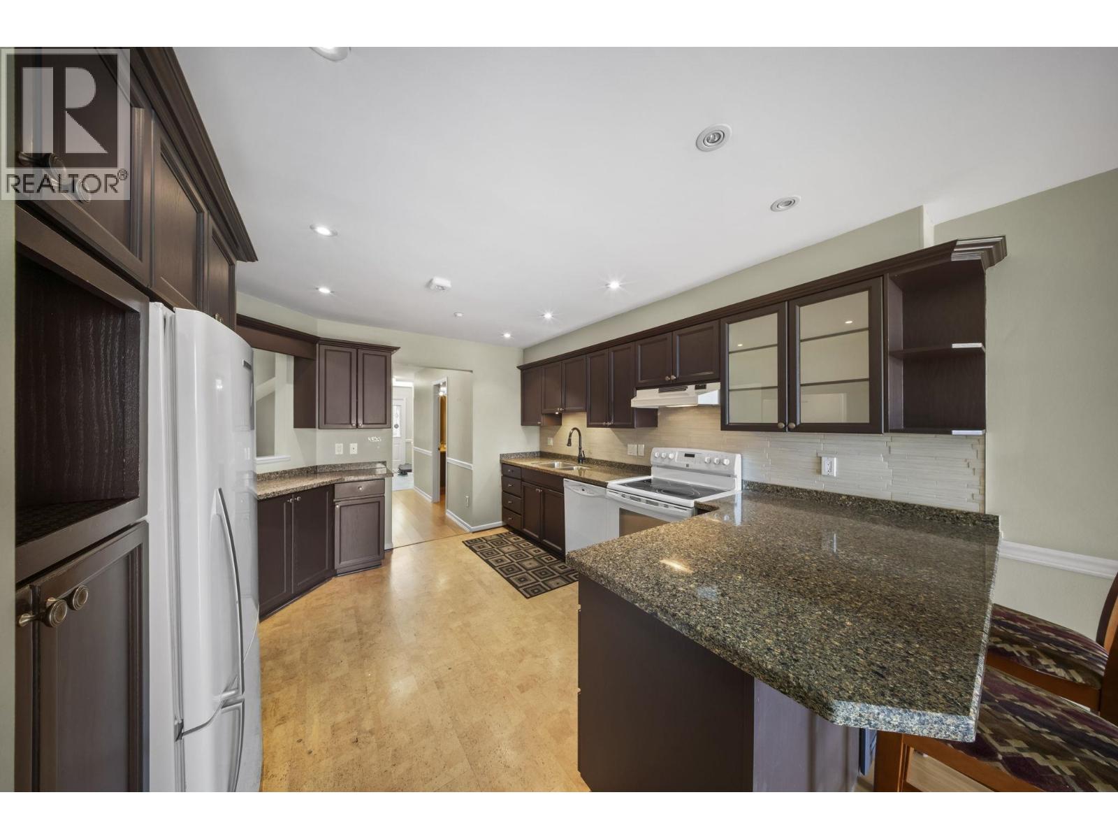 20 323 GOVERNORS COURT, New Westminster