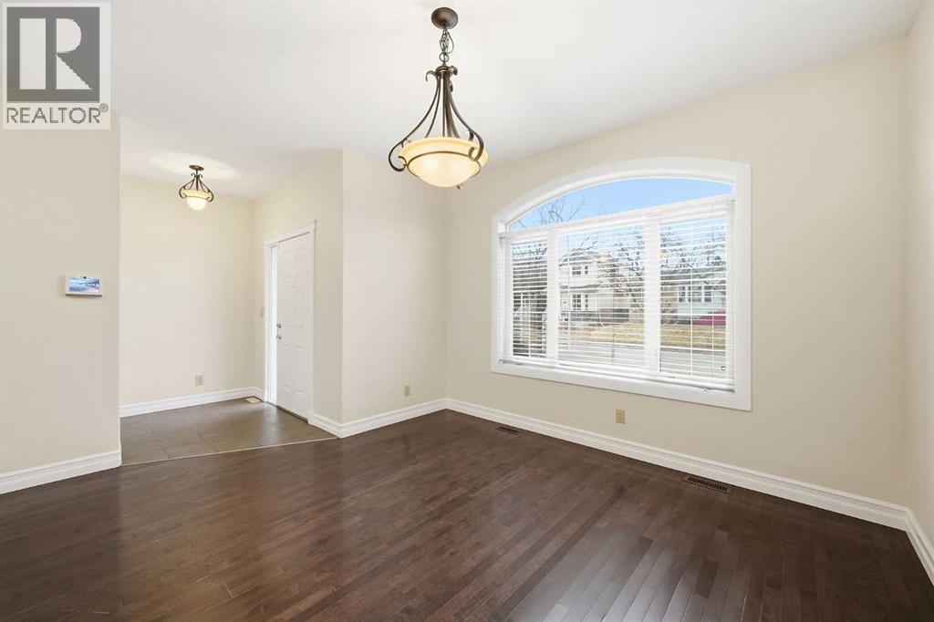 Single Family House for Sale in   Avenue NE Tuxedo Park Calgary 