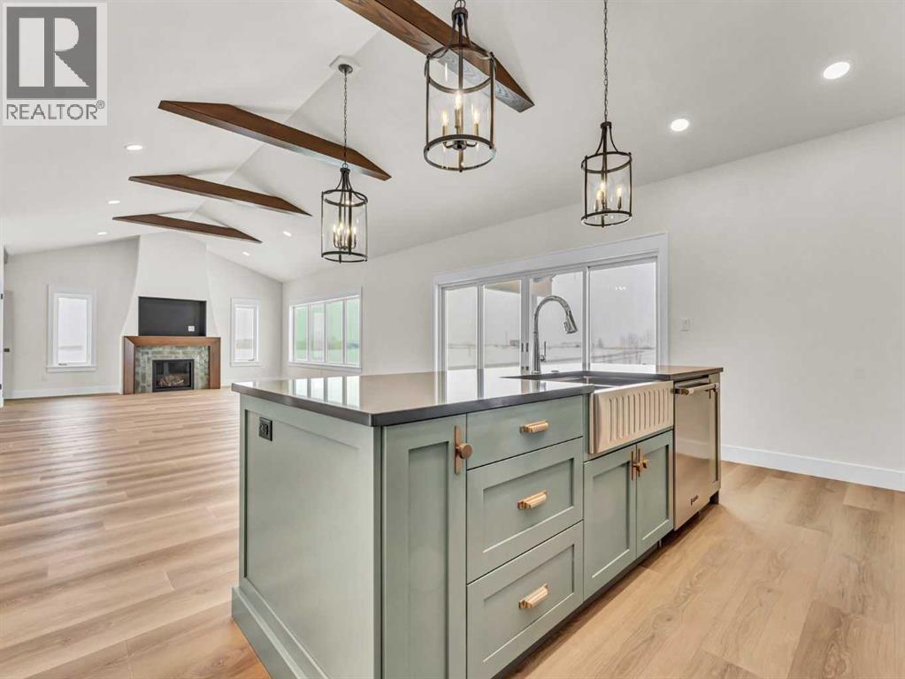 
          25 Blue Heron Bay
            <br/>
            <span>Lake Newell Resort</span>
            , 
            <span>AB</span>
             <span>T1R0X5</span>
         - Photo 43