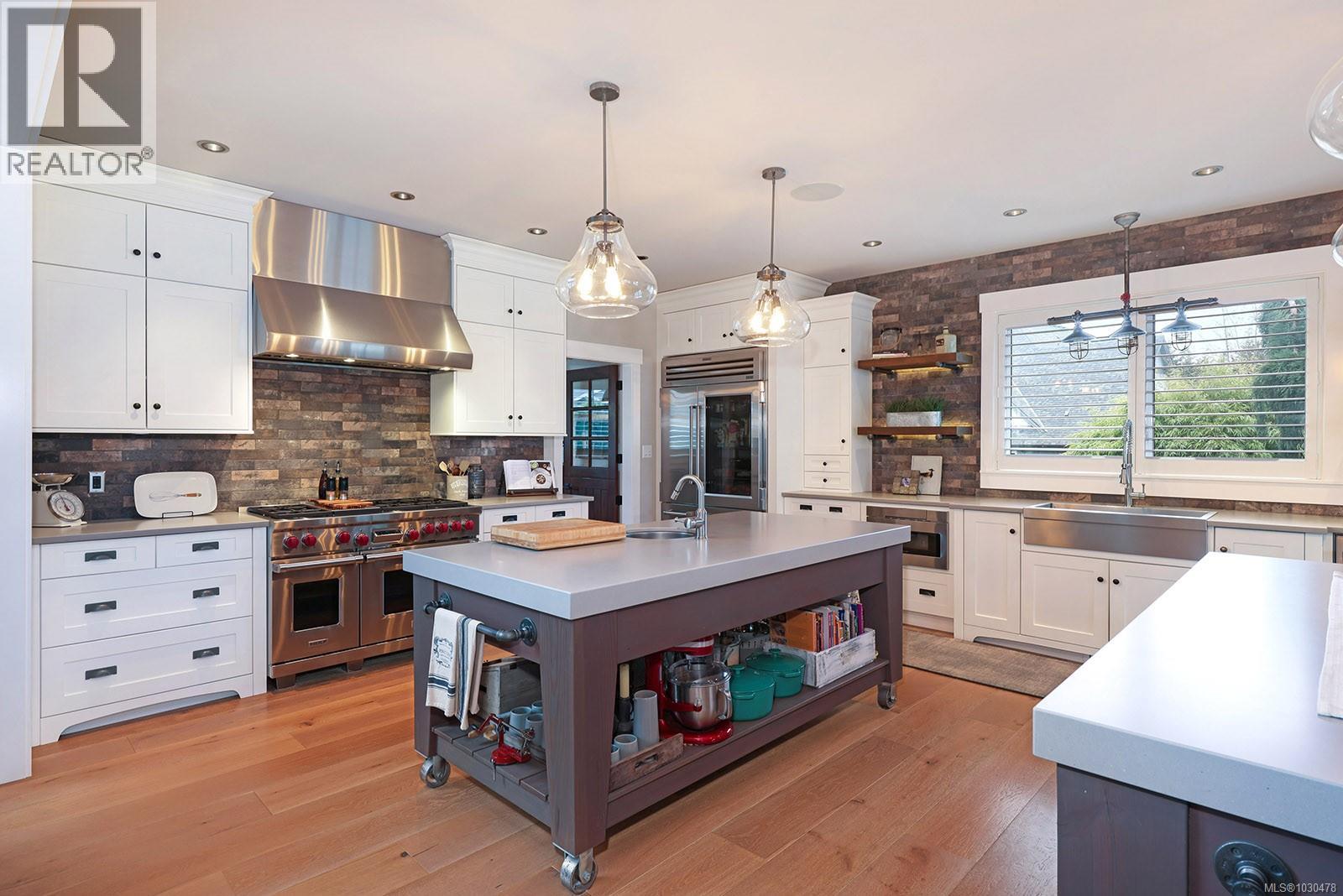 1050/1046 Kincora Lane, Comox