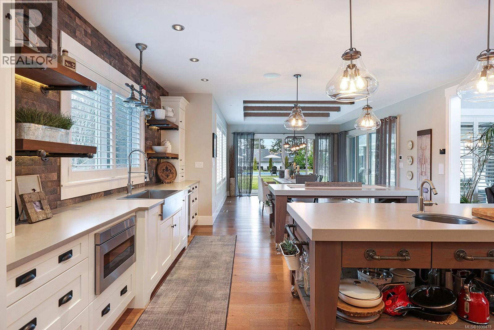 1050/1046 Kincora Lane, Comox