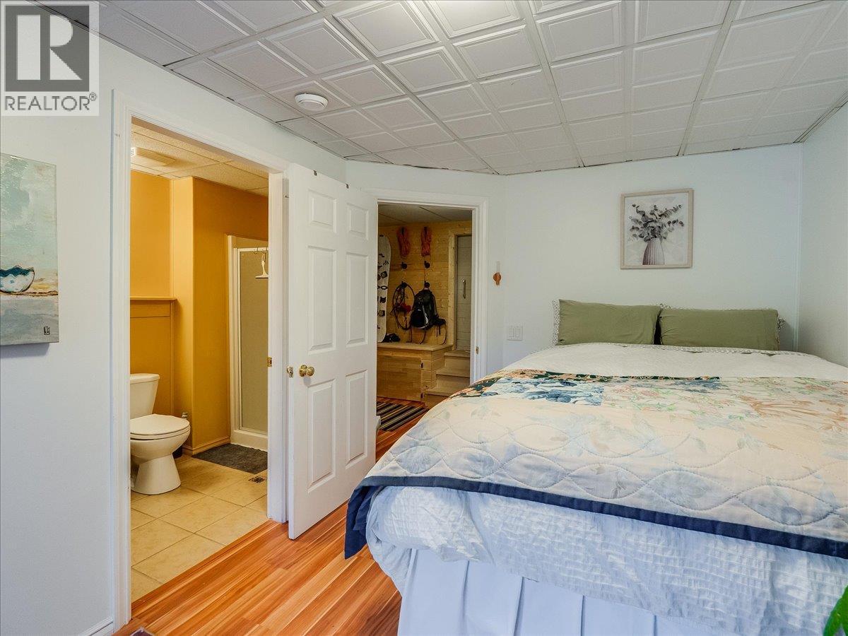 4 MONASHEE PLACE - 32