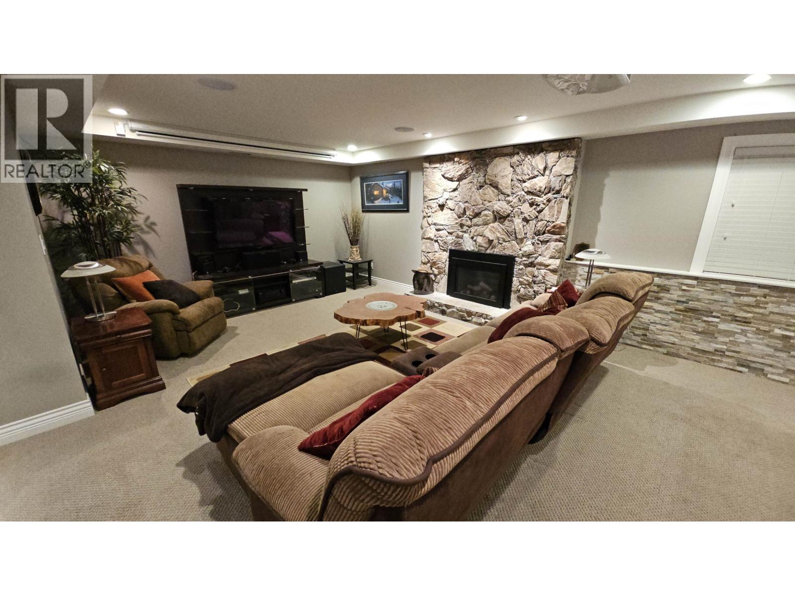 376 RICHARD STREET, Coquitlam