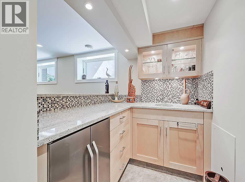 616 47 AVENUE SW - 38