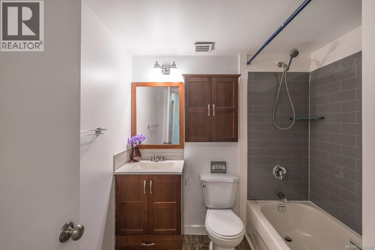 #1102 1097 Bowen Rd - 16