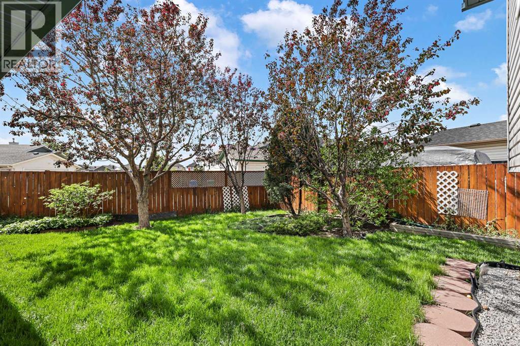 Single Family House Bi-level for Sale in  Saddlemead Road NE Saddle Ridge Calgary 