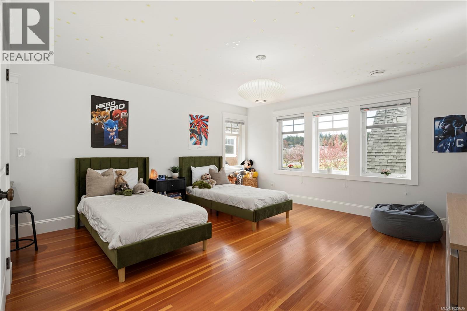 789 Memorial Ave, Qualicum Beach