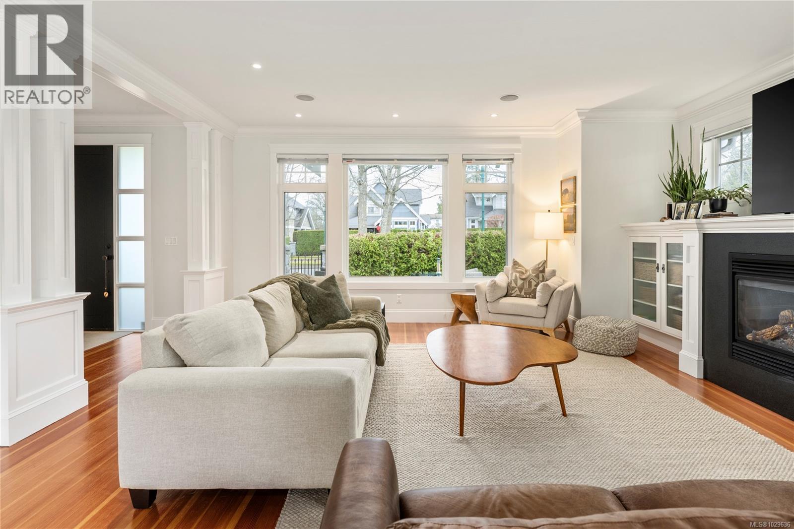 789 Memorial Ave, Qualicum Beach