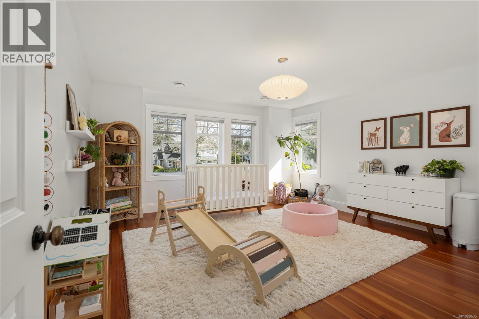 789 Memorial Ave, Qualicum Beach