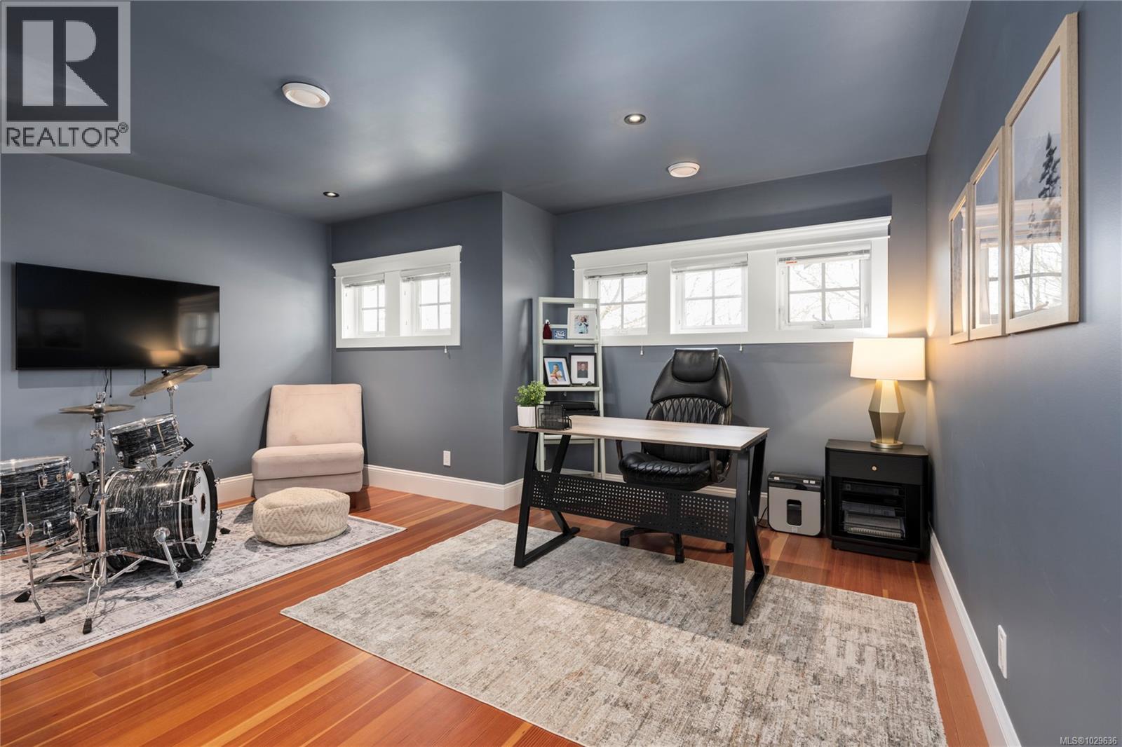 789 Memorial Ave, Qualicum Beach