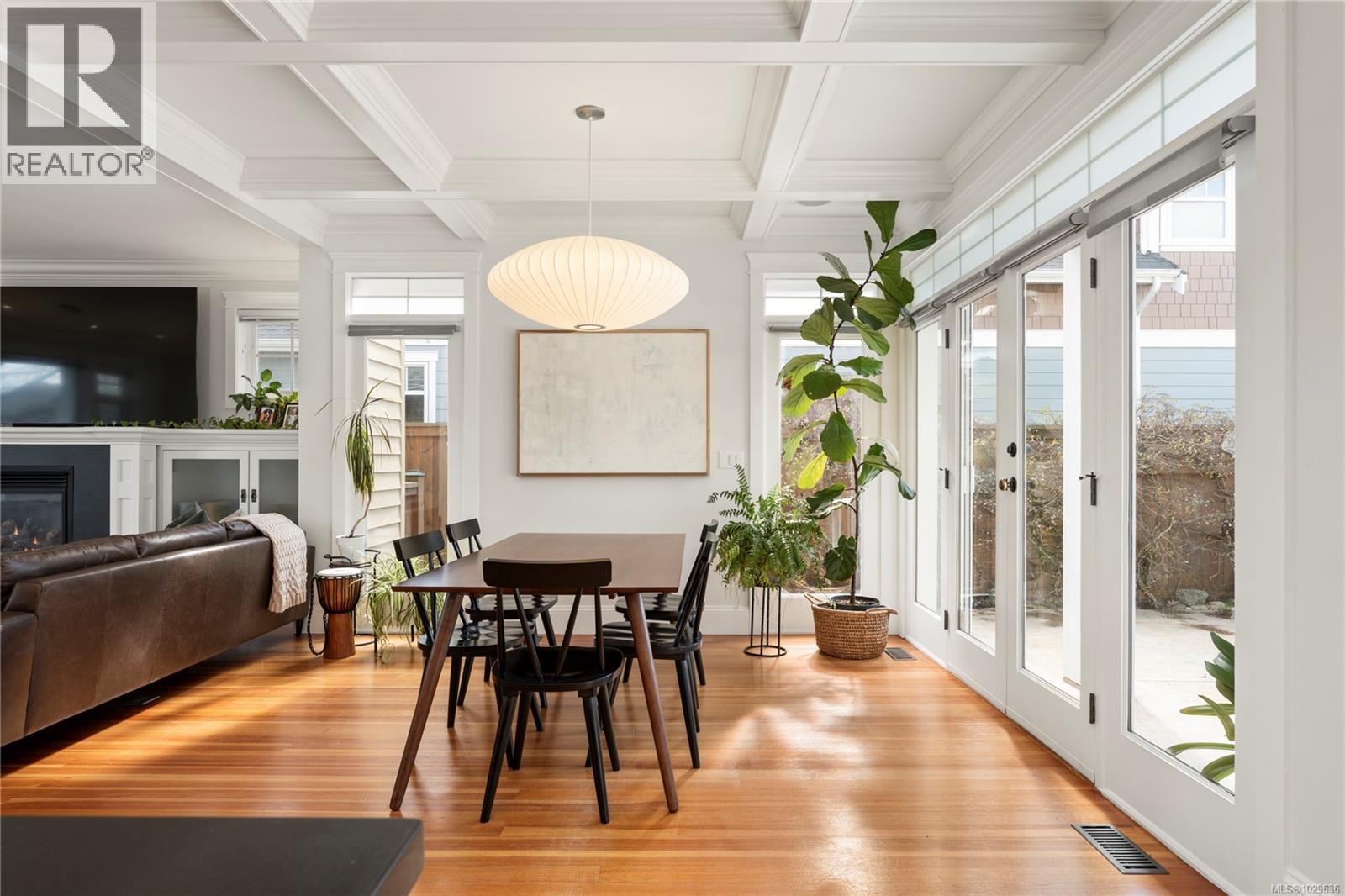 789 Memorial Ave, Qualicum Beach