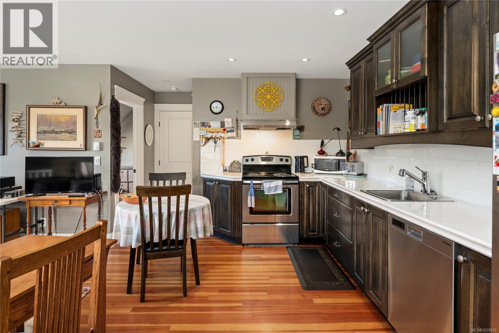 789 Memorial Ave, Qualicum Beach