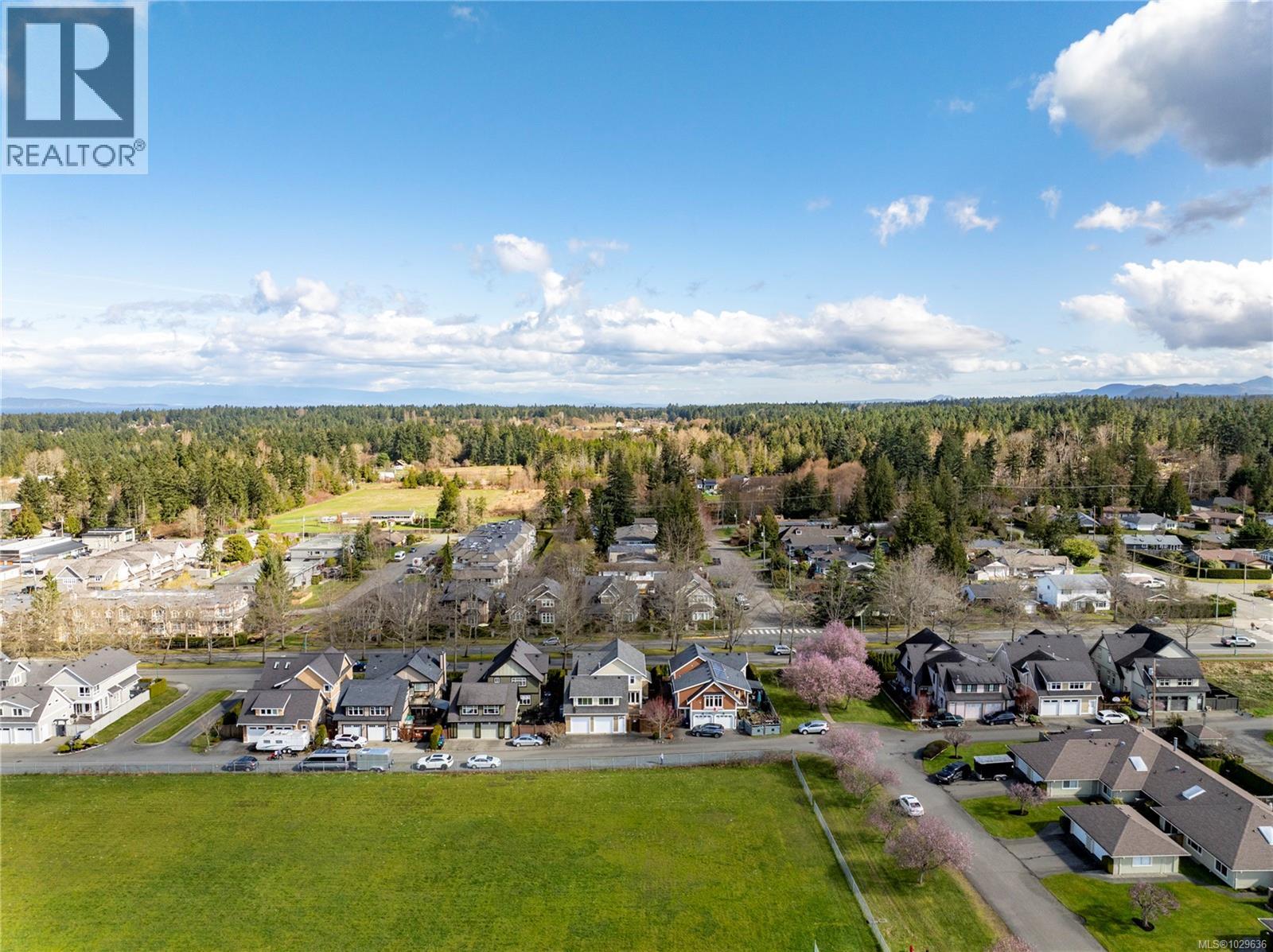 789 Memorial Ave, Qualicum Beach