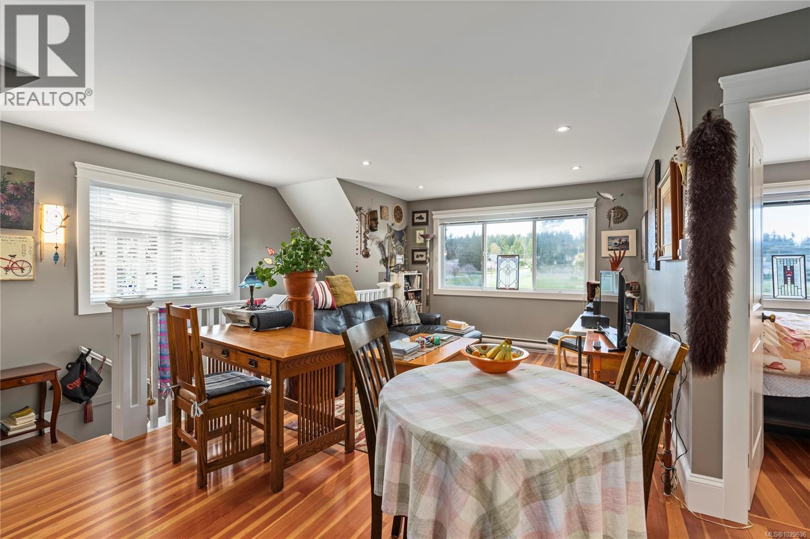 789 Memorial Ave, Qualicum Beach