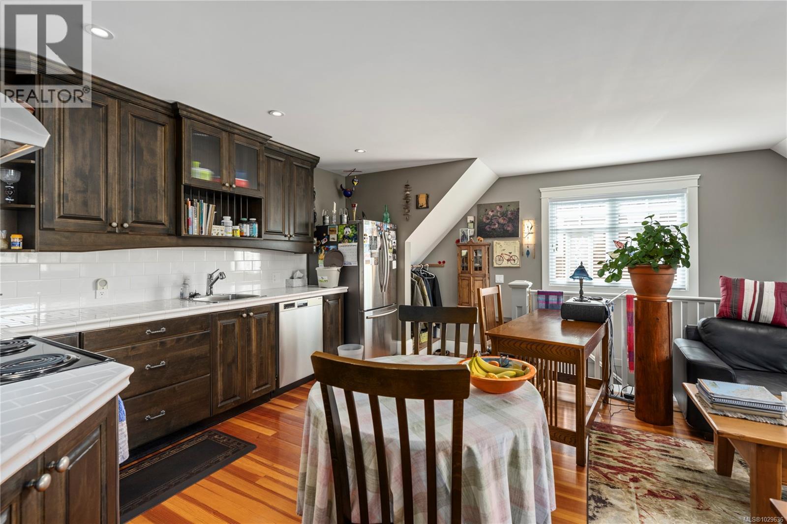 789 Memorial Ave, Qualicum Beach