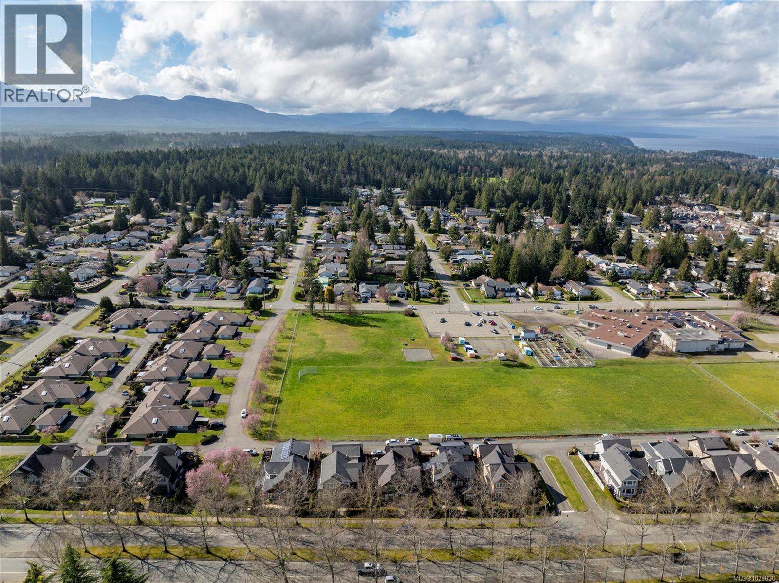 789 Memorial Ave, Qualicum Beach