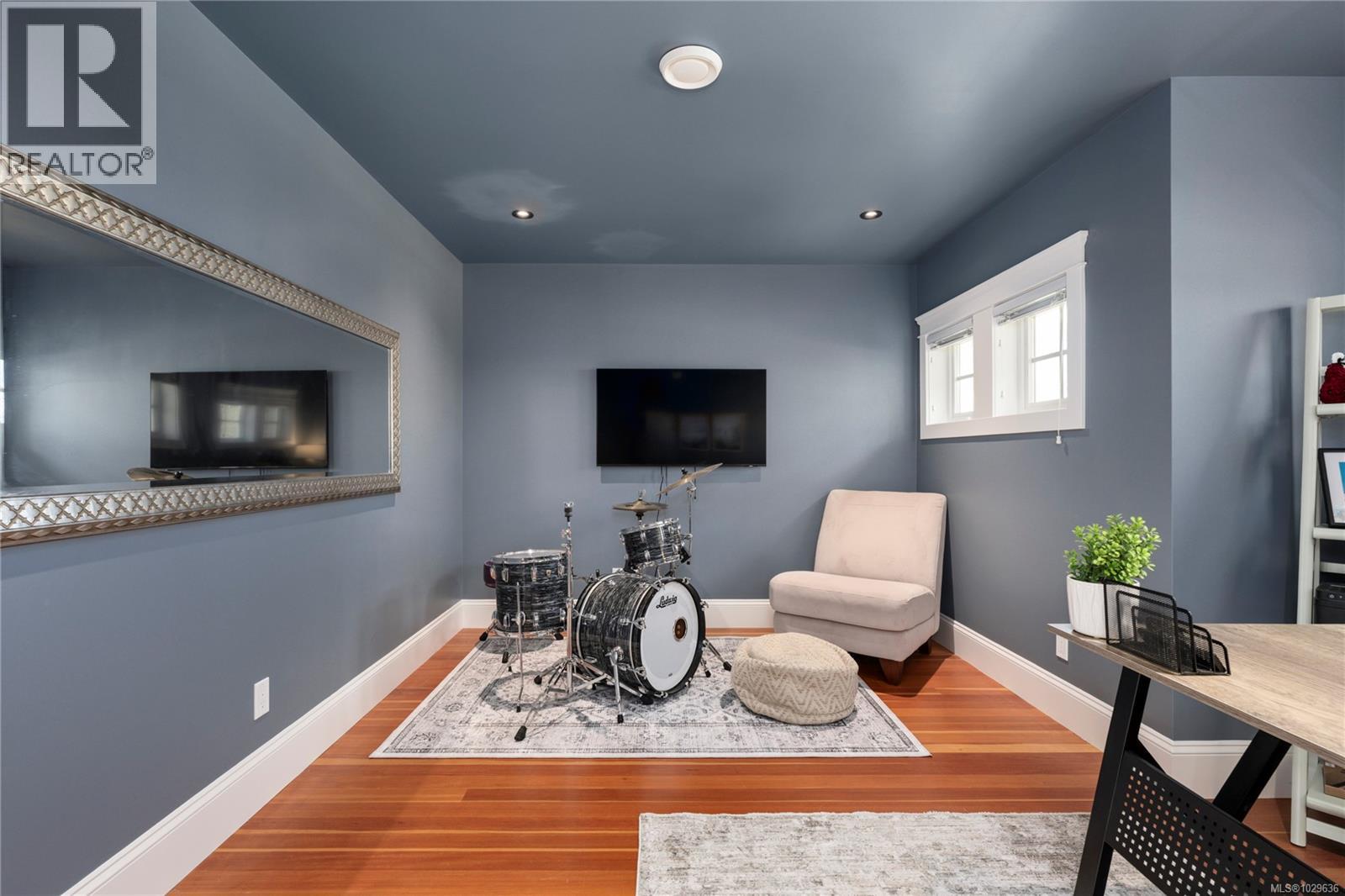 789 Memorial Ave, Qualicum Beach