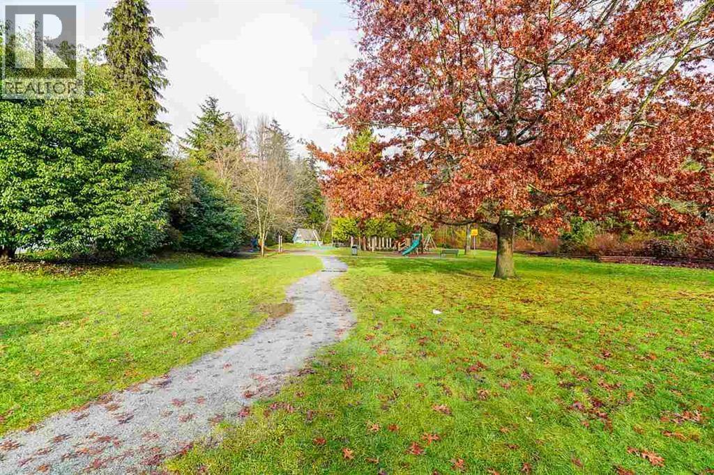 211 1621 HAMILTON AVENUE, North Vancouver