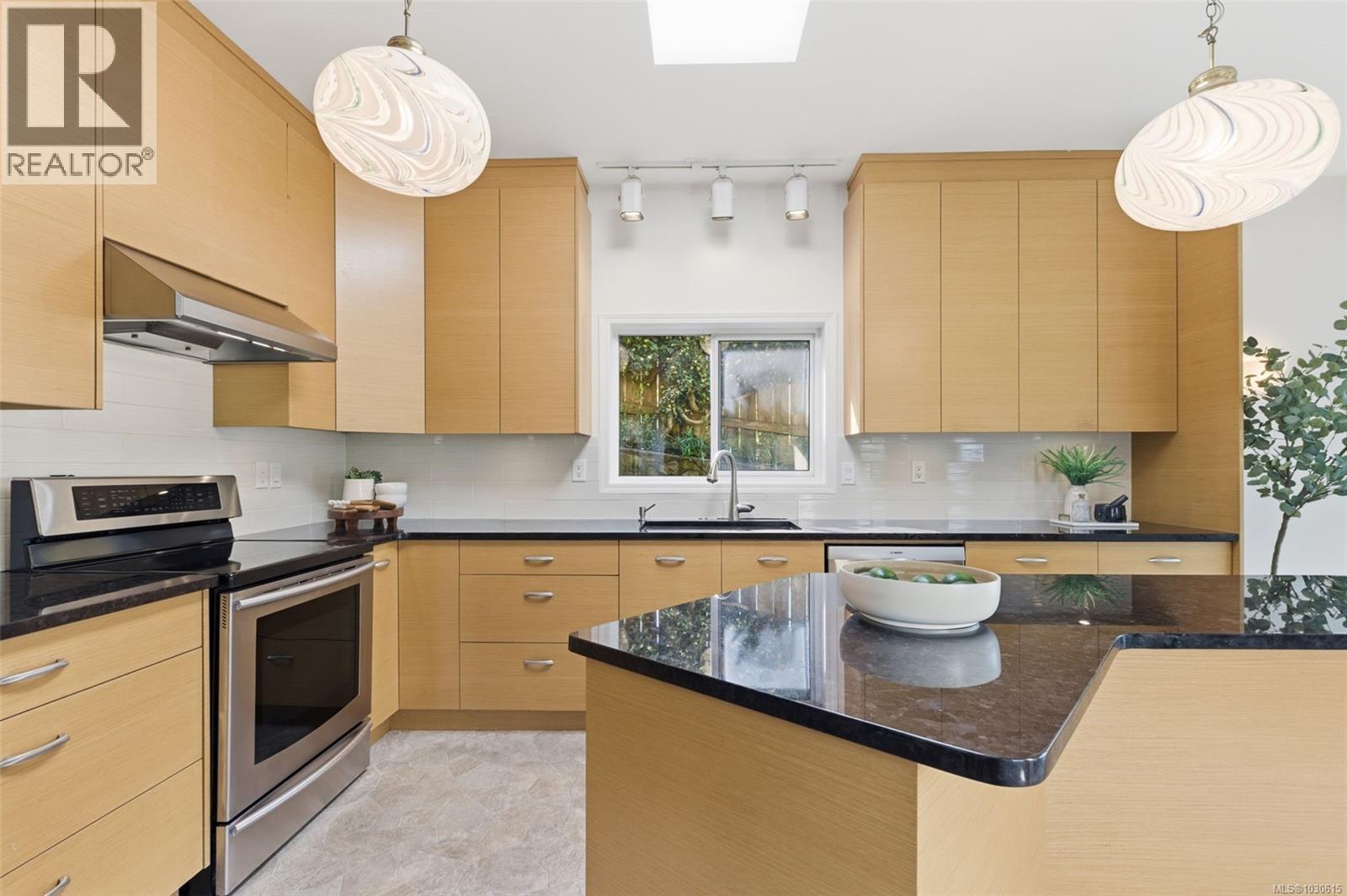 312 Clifton Terr, Esquimalt