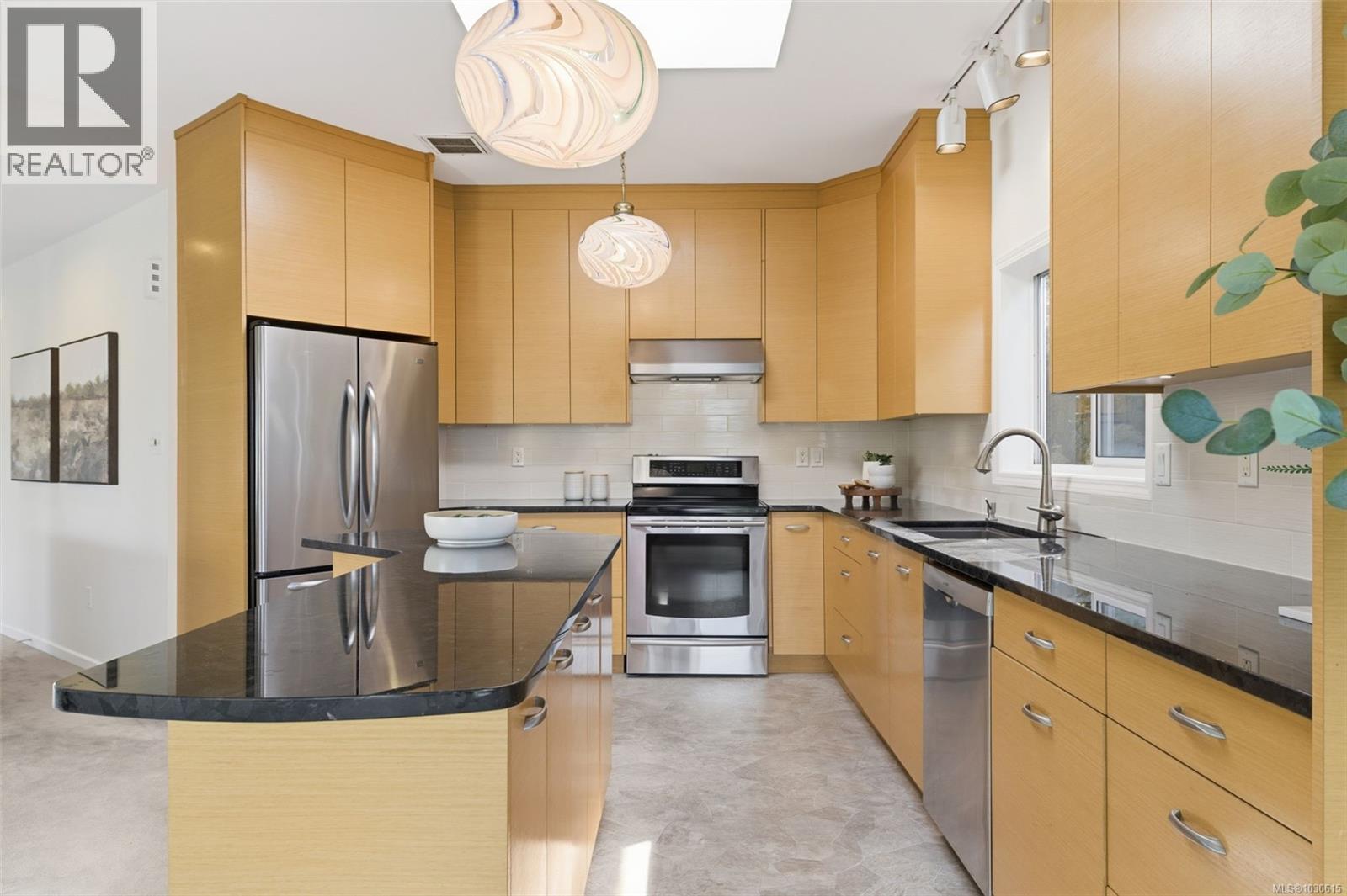 312 Clifton Terr, Esquimalt