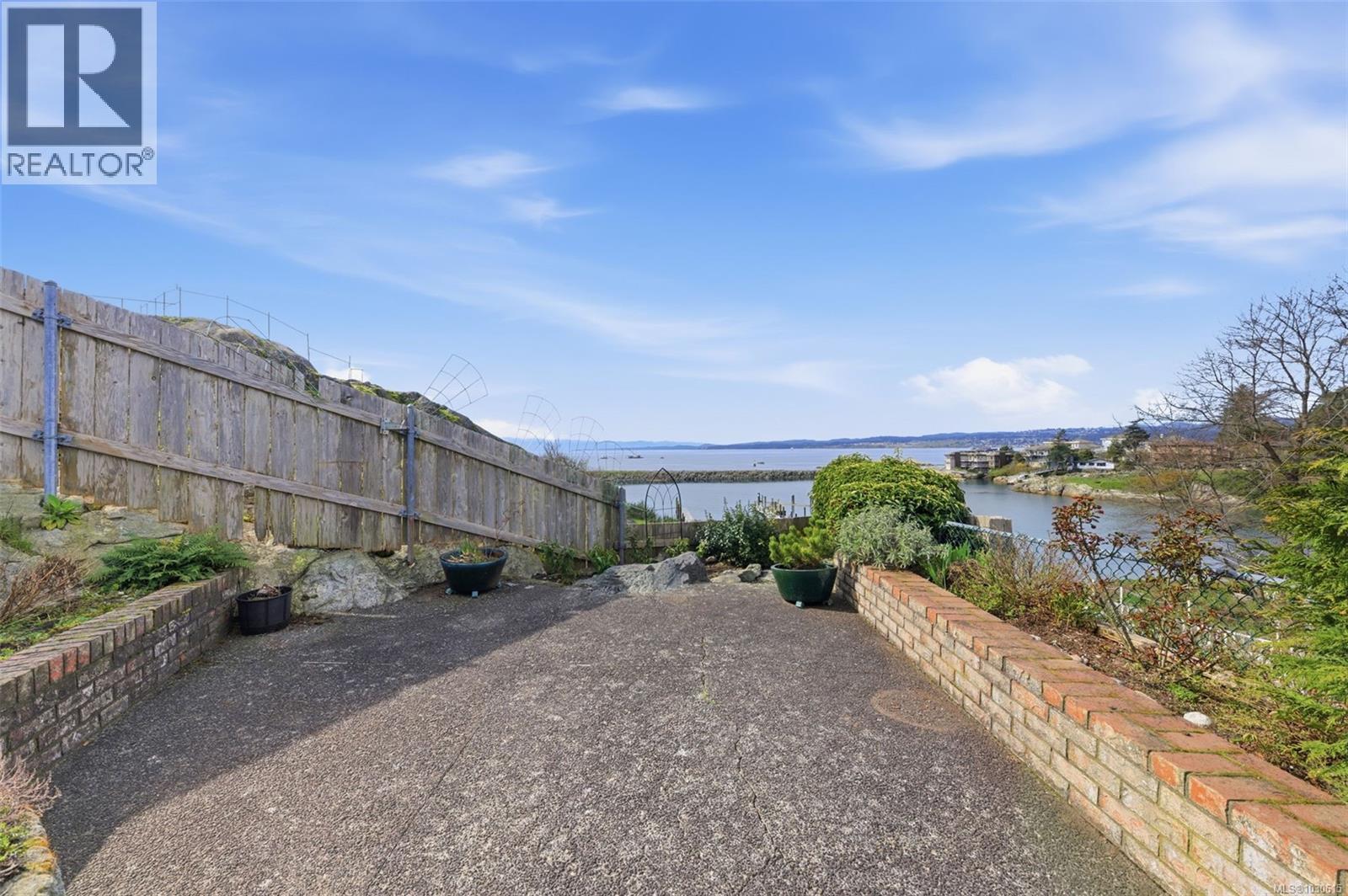 312 Clifton Terr, Esquimalt