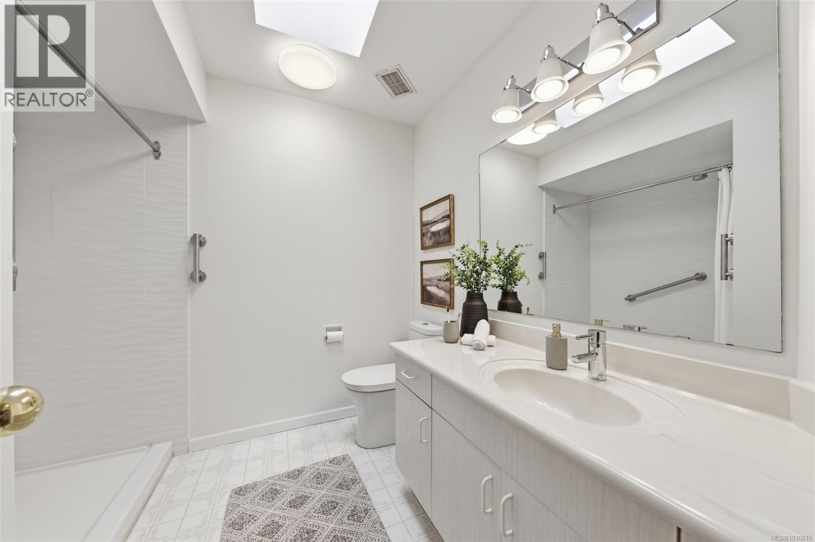 312 Clifton Terr, Esquimalt