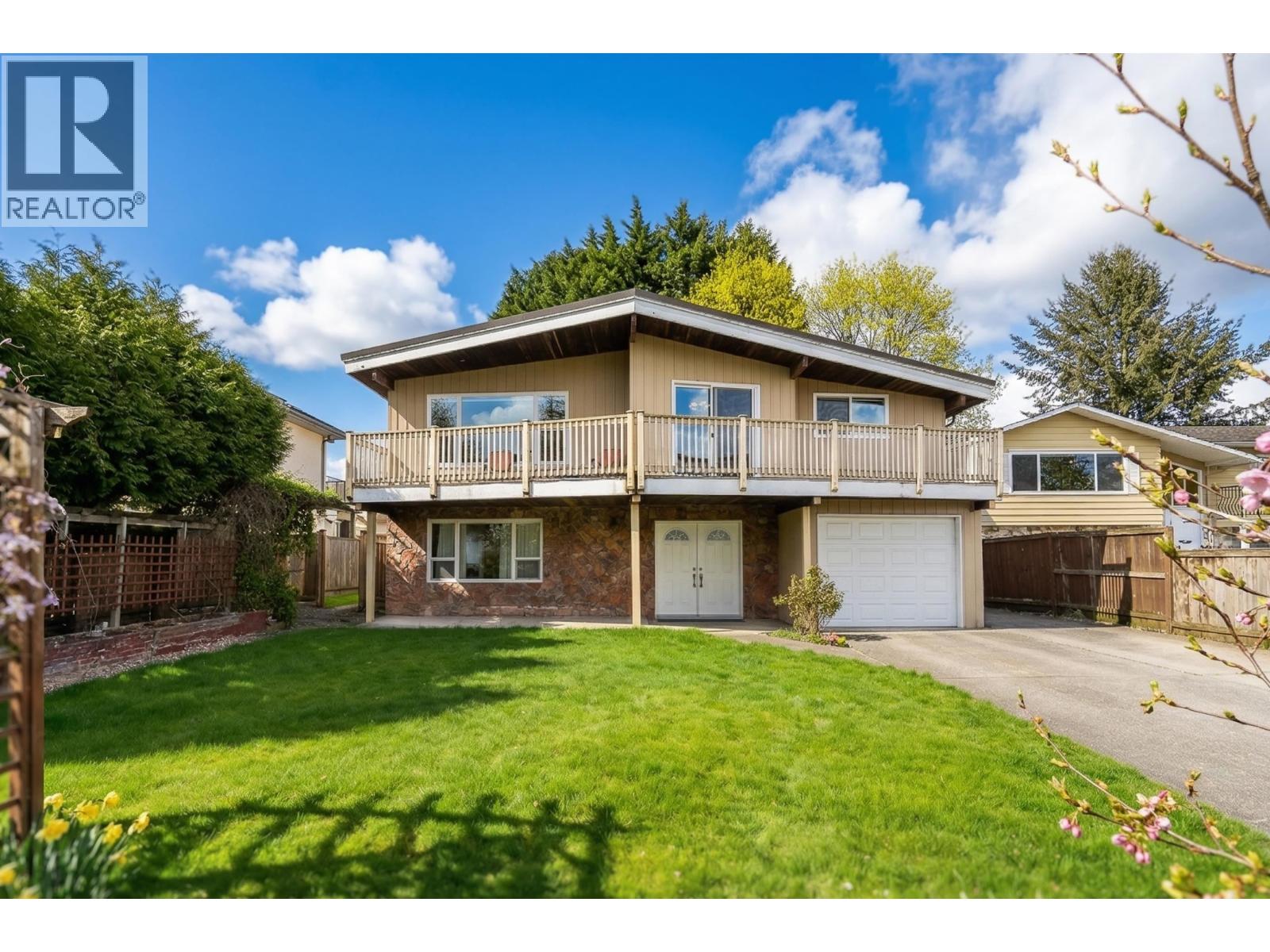 4831 FOXGLOVE Crescent - main photo