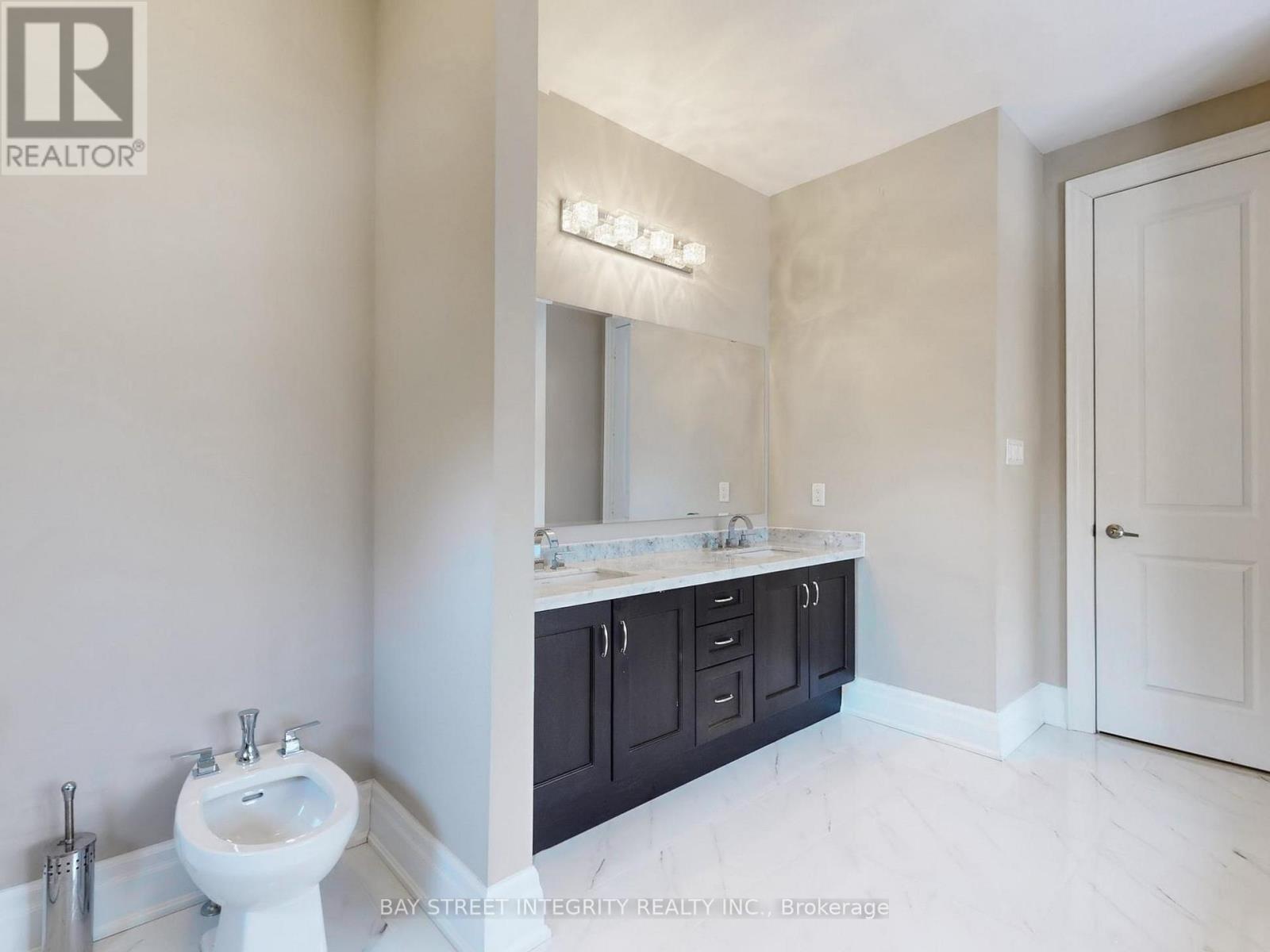 57 STRAWBRIDGE FARM DRIVE - 31