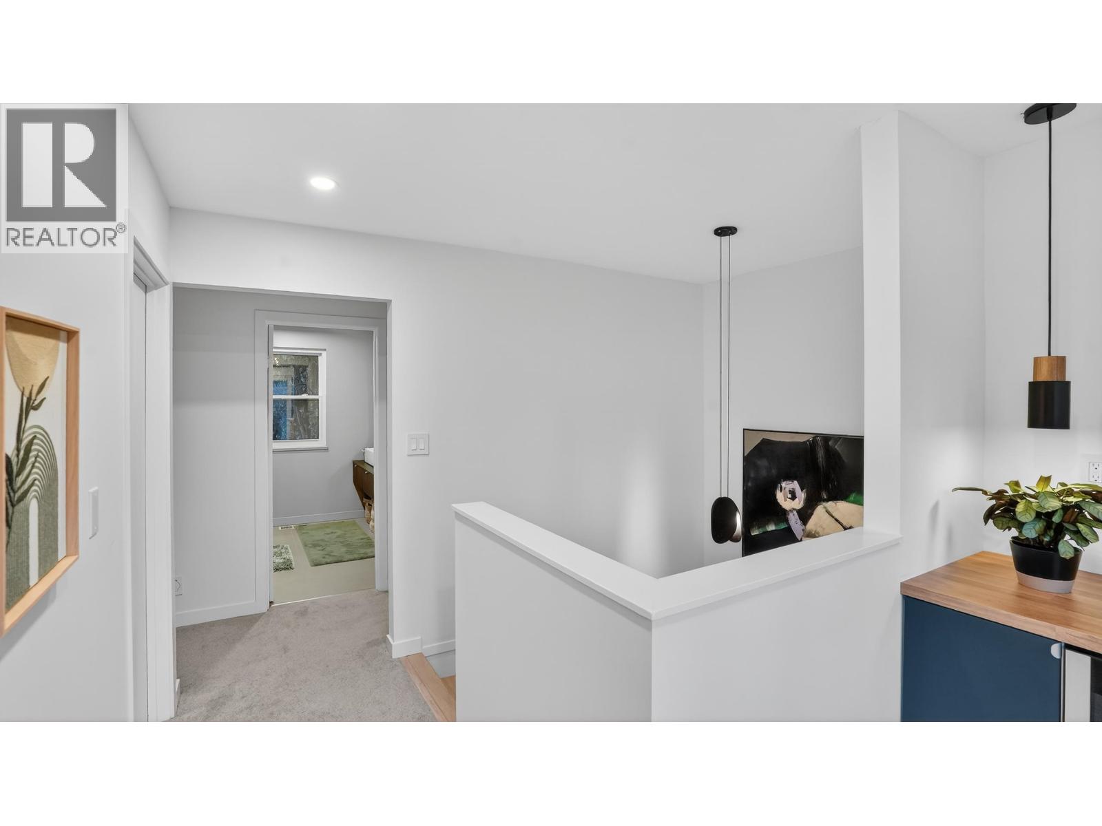 2221 BOWSER AVENUE, North Vancouver