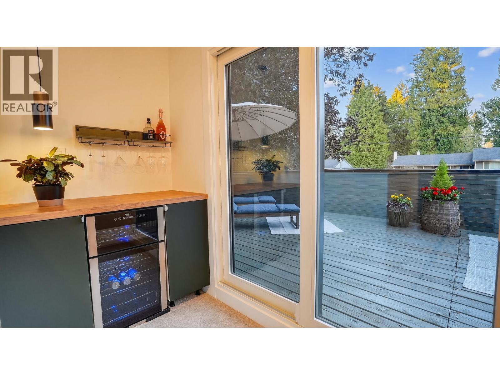 2221 BOWSER AVENUE, North Vancouver