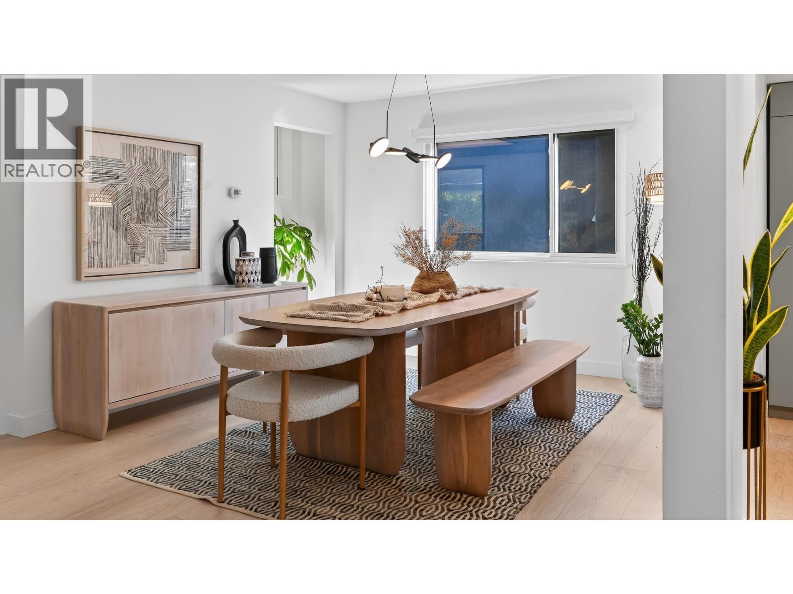 2221 BOWSER AVENUE, North Vancouver