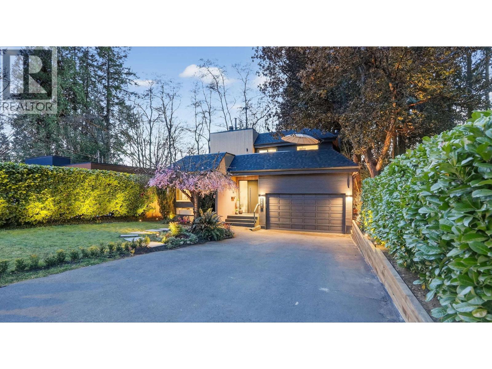 2221 BOWSER AVENUE, North Vancouver