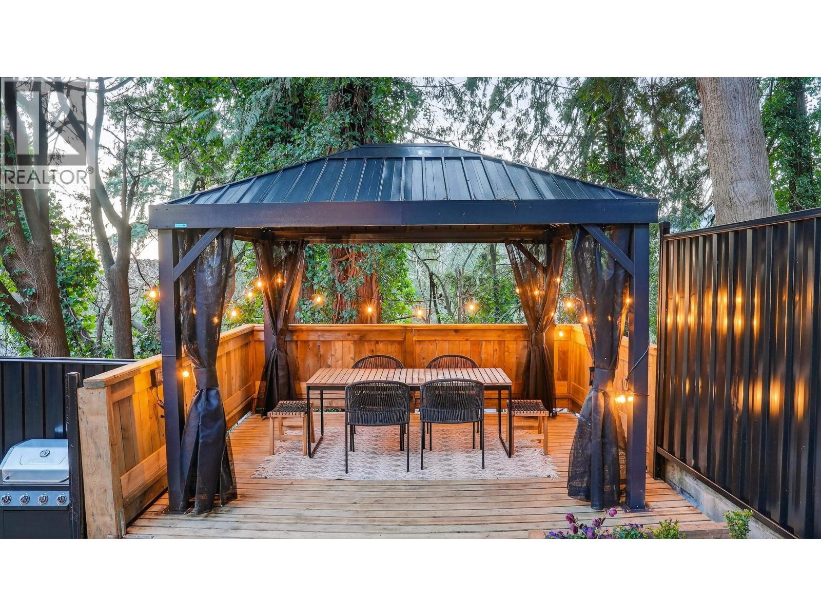 2221 BOWSER AVENUE, North Vancouver