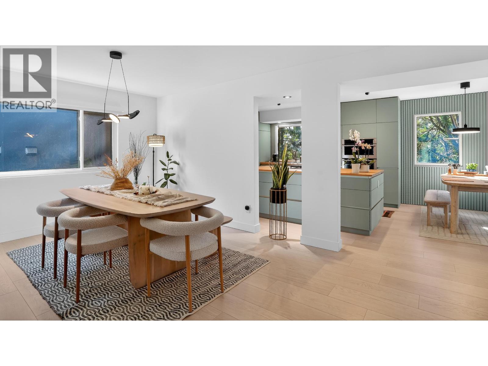 2221 BOWSER AVENUE, North Vancouver