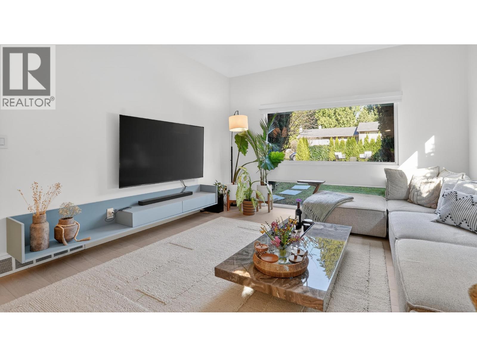 2221 BOWSER AVENUE, North Vancouver