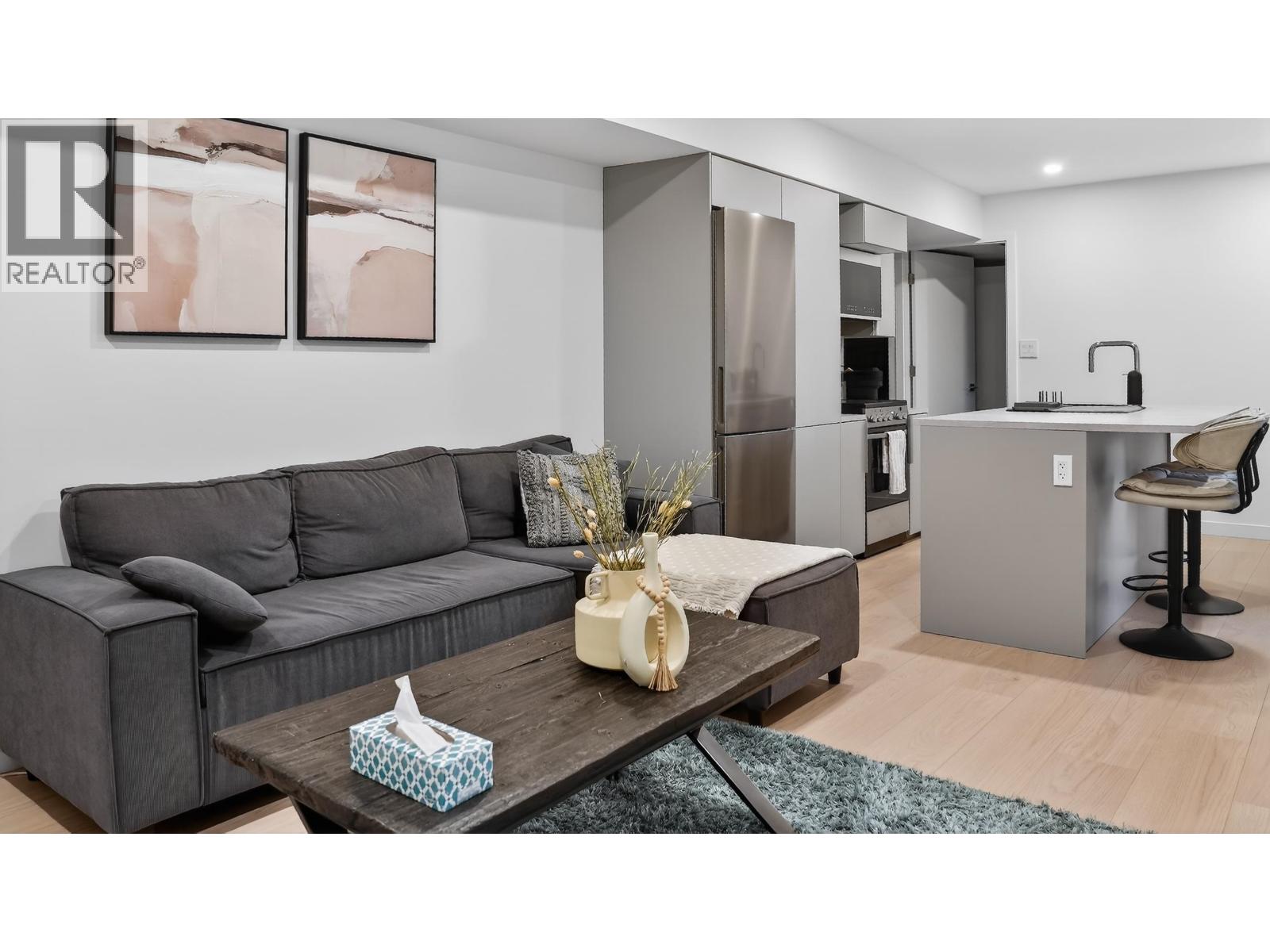 2221 BOWSER AVENUE, North Vancouver