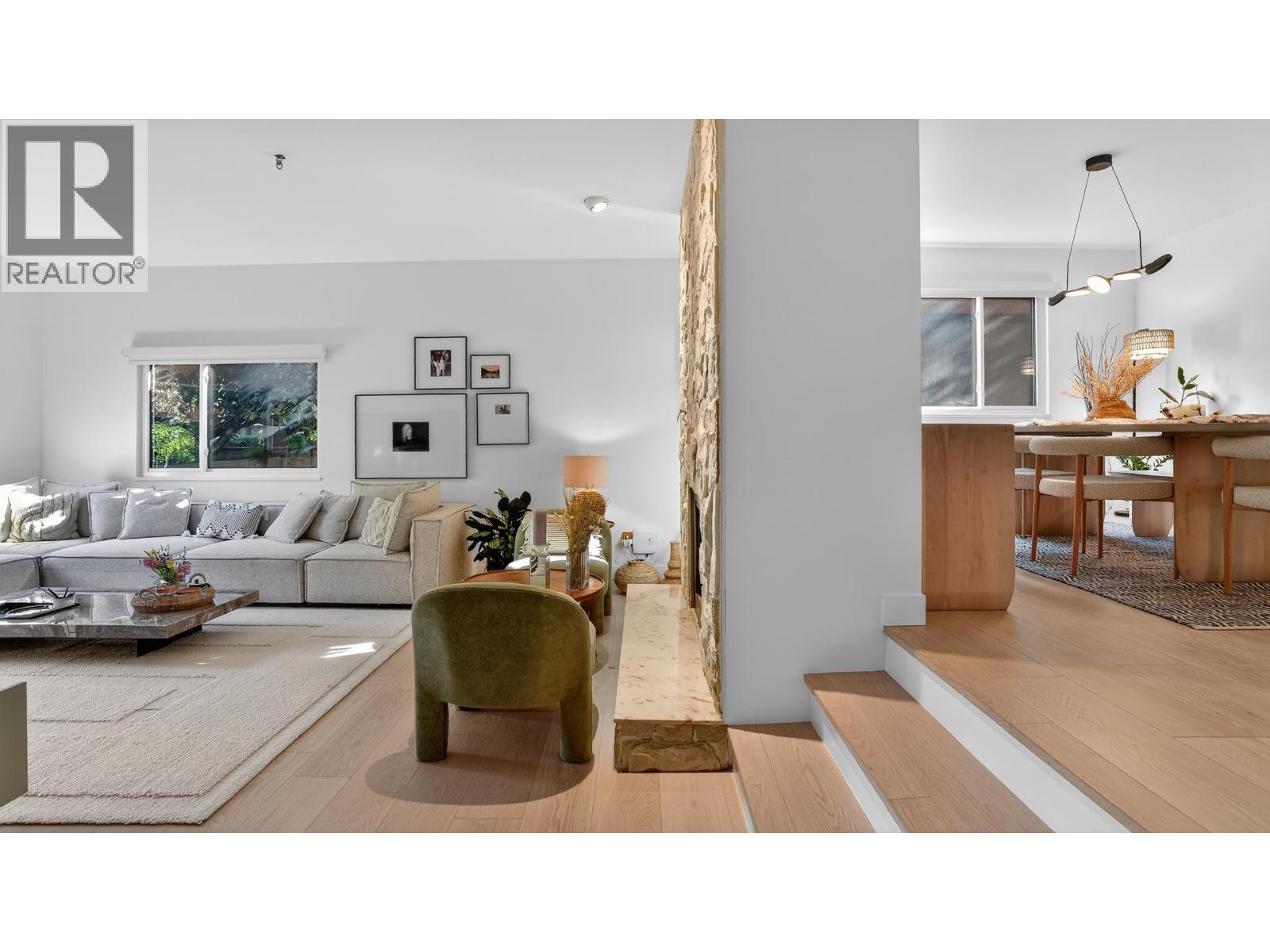 2221 BOWSER AVENUE, North Vancouver