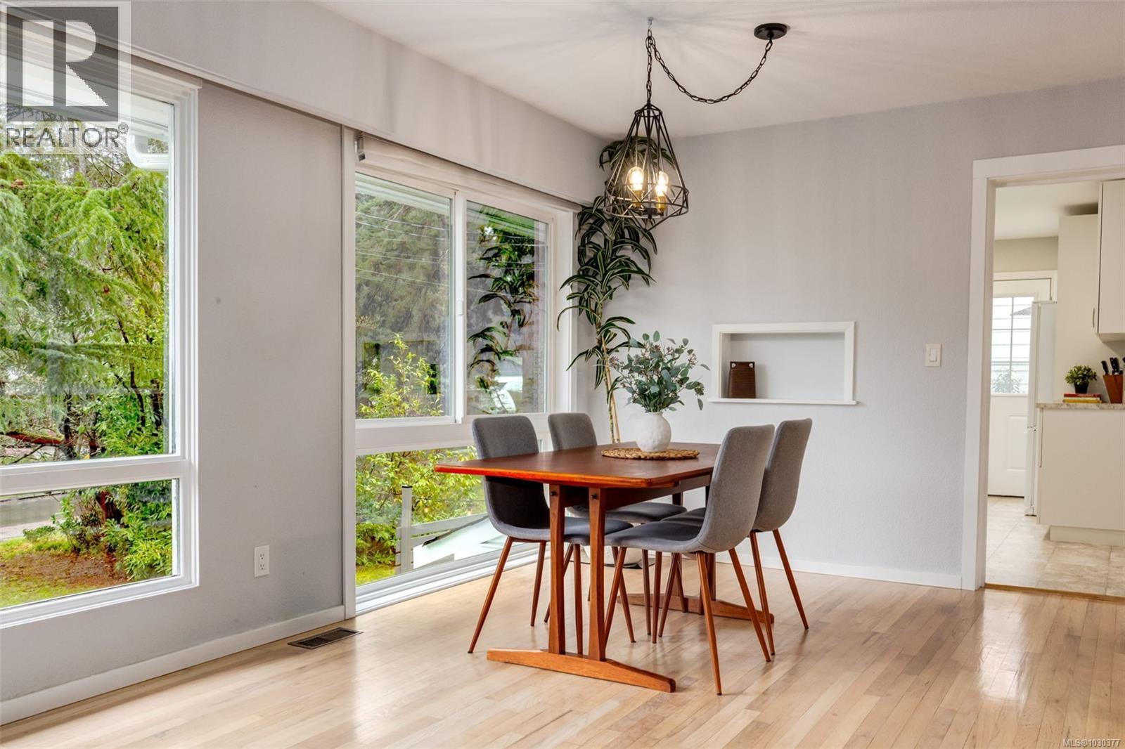 2445 Holyrood Dr, Nanaimo