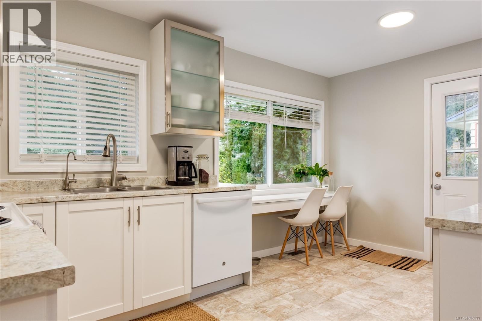 2445 Holyrood Dr, Nanaimo