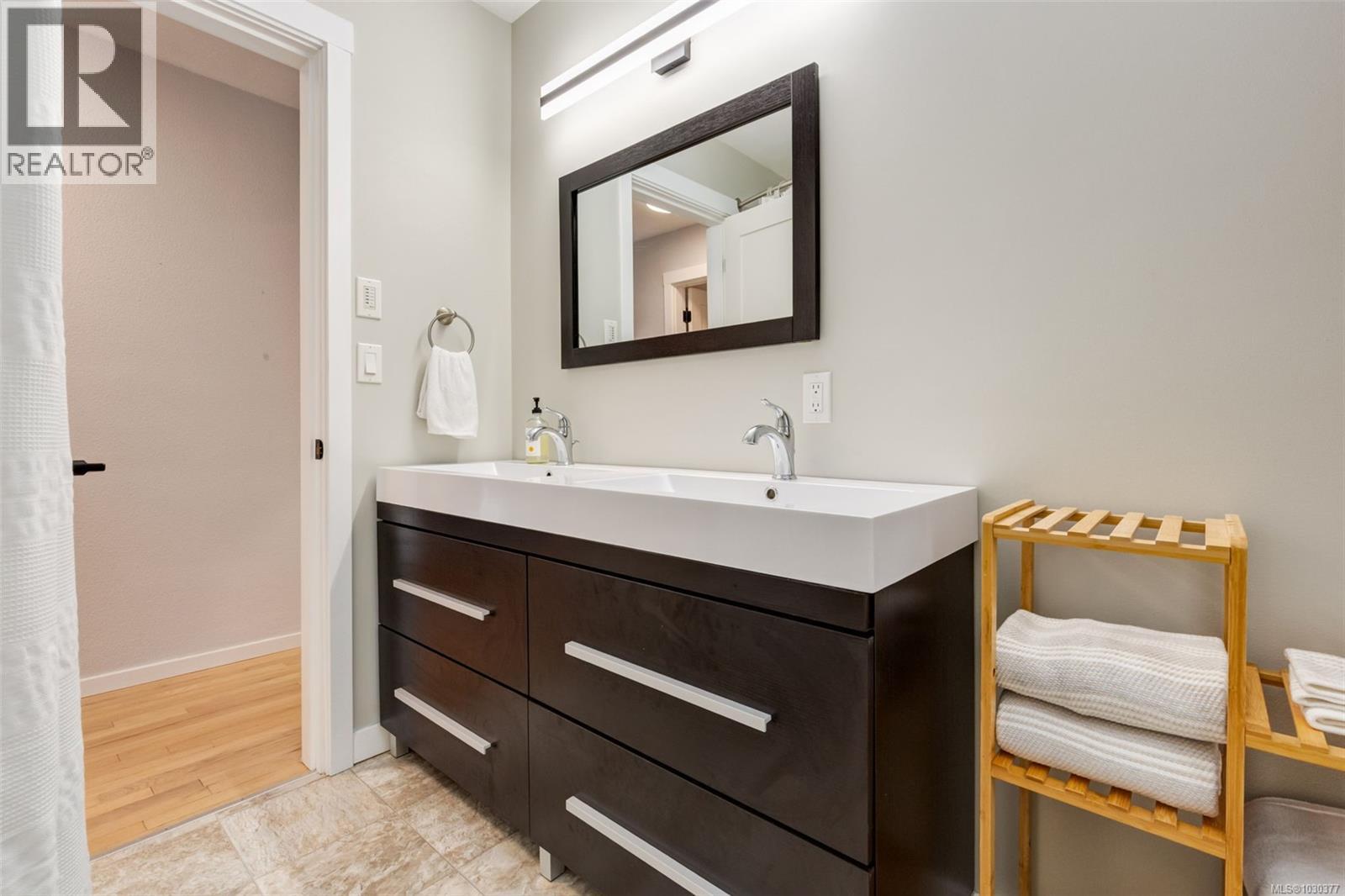 2445 Holyrood Dr, Nanaimo