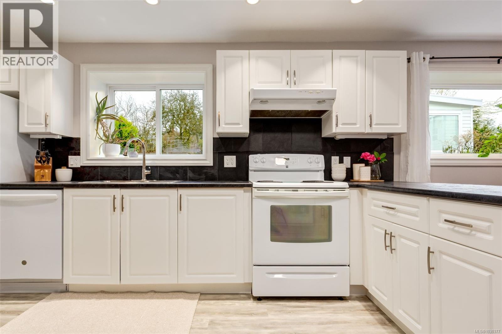 2445 Holyrood Dr, Nanaimo