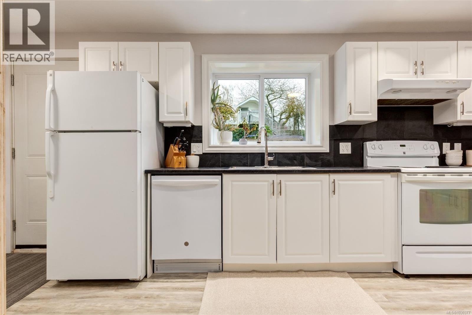 2445 Holyrood Dr, Nanaimo