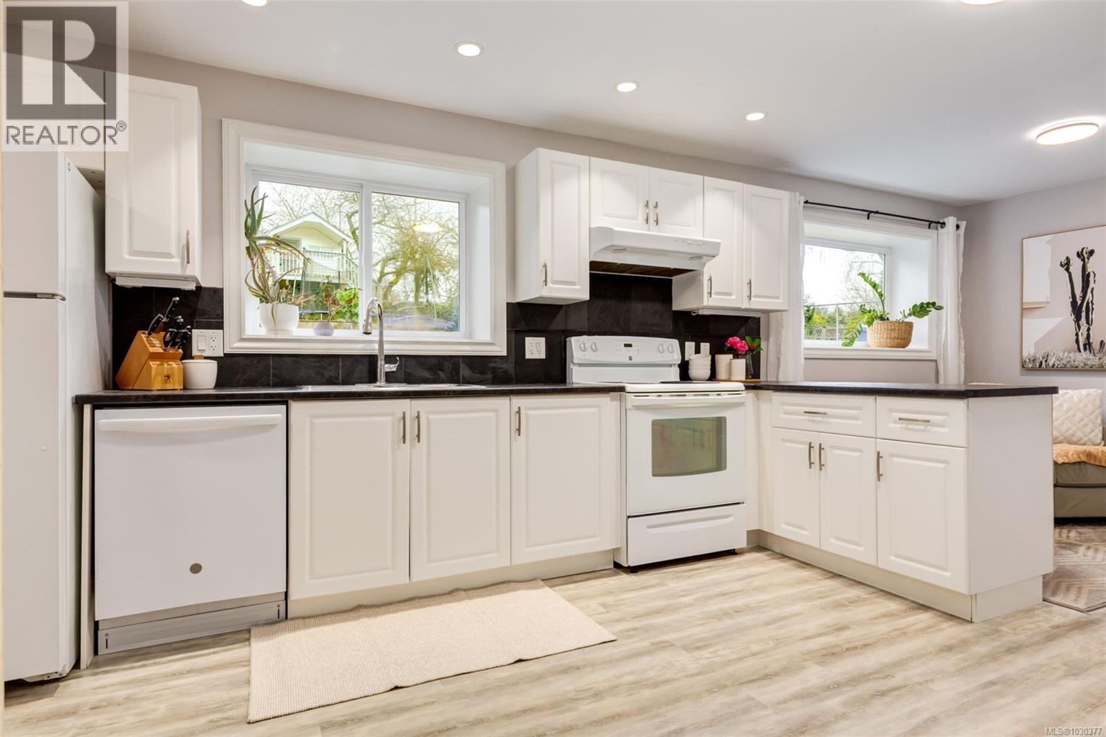 2445 Holyrood Dr, Nanaimo