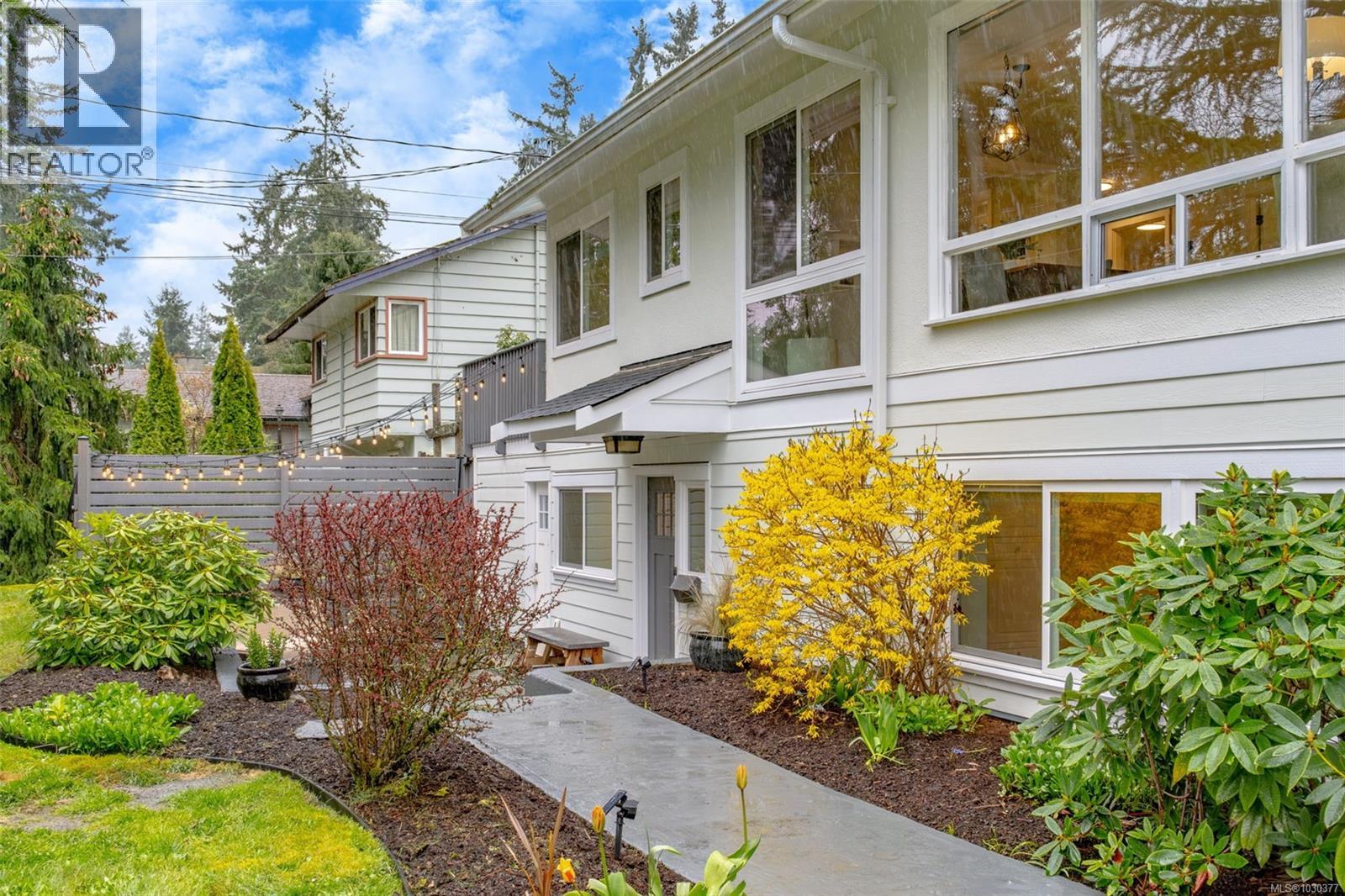 2445 Holyrood Dr, Nanaimo