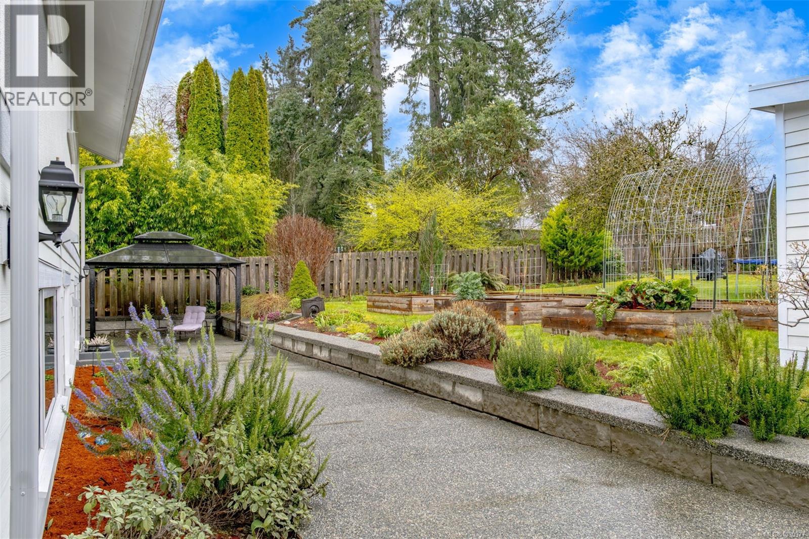 2445 Holyrood Dr, Nanaimo