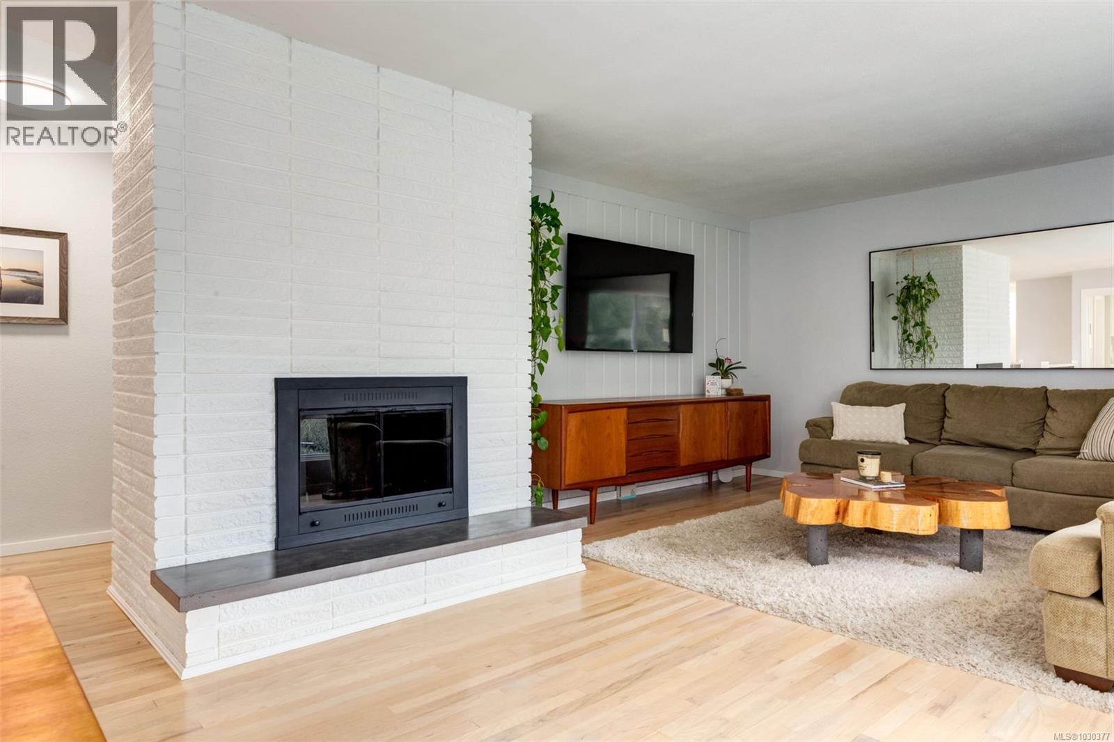 2445 Holyrood Dr, Nanaimo