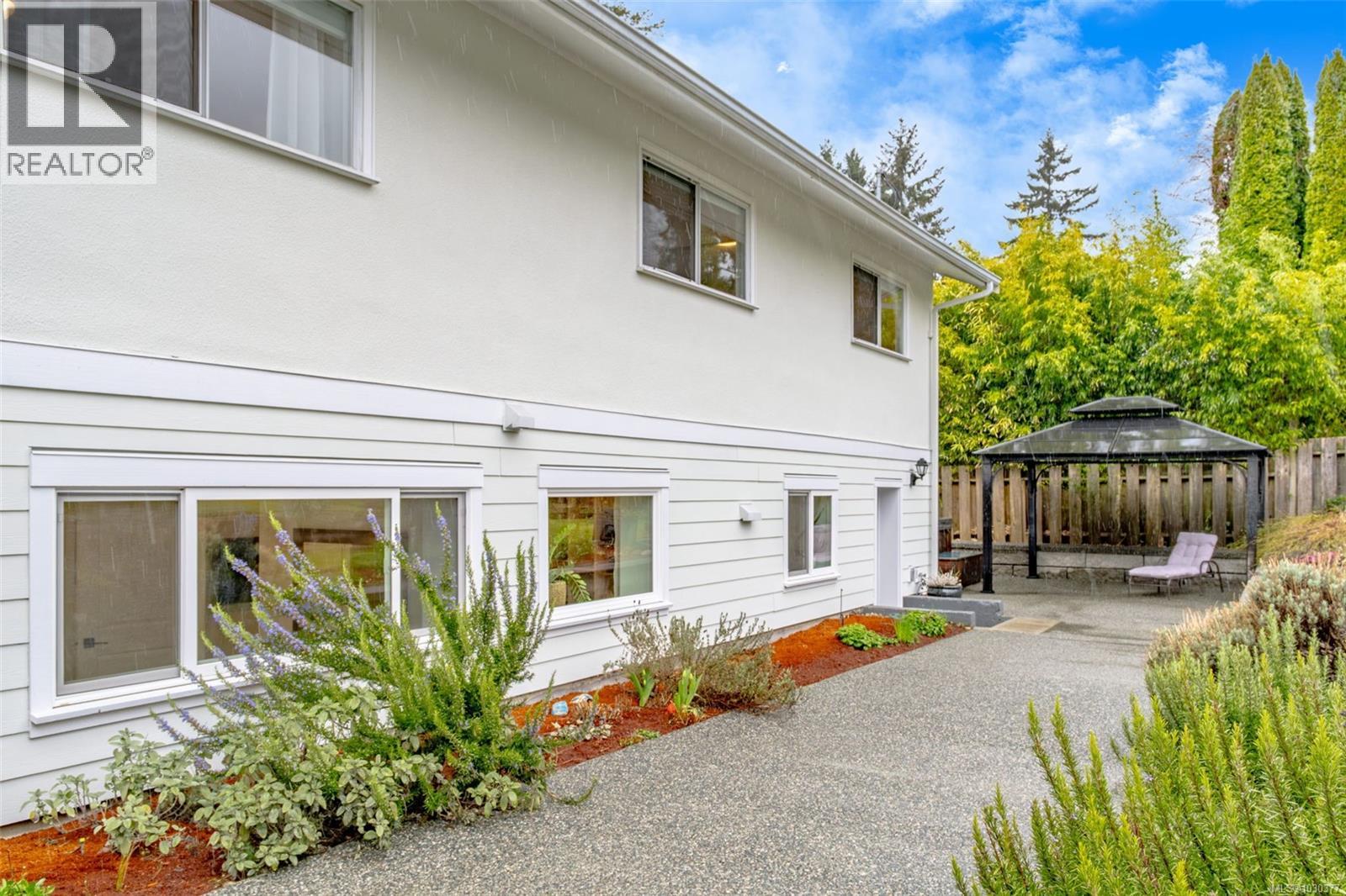 2445 Holyrood Dr, Nanaimo