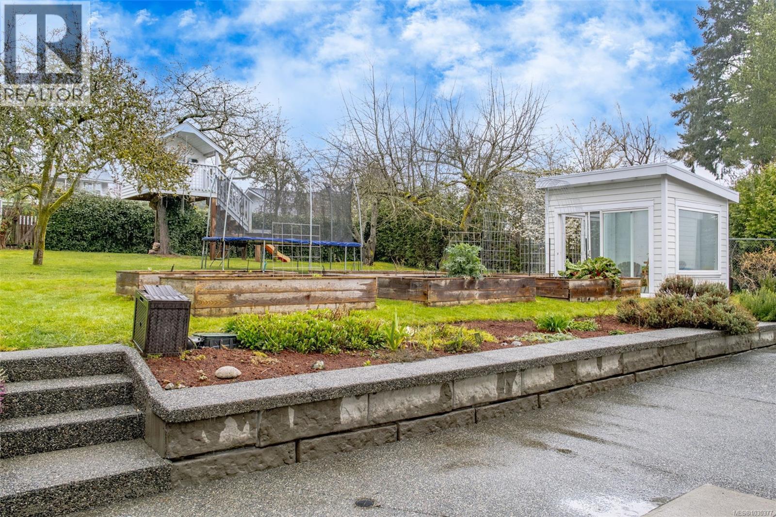 2445 Holyrood Dr, Nanaimo